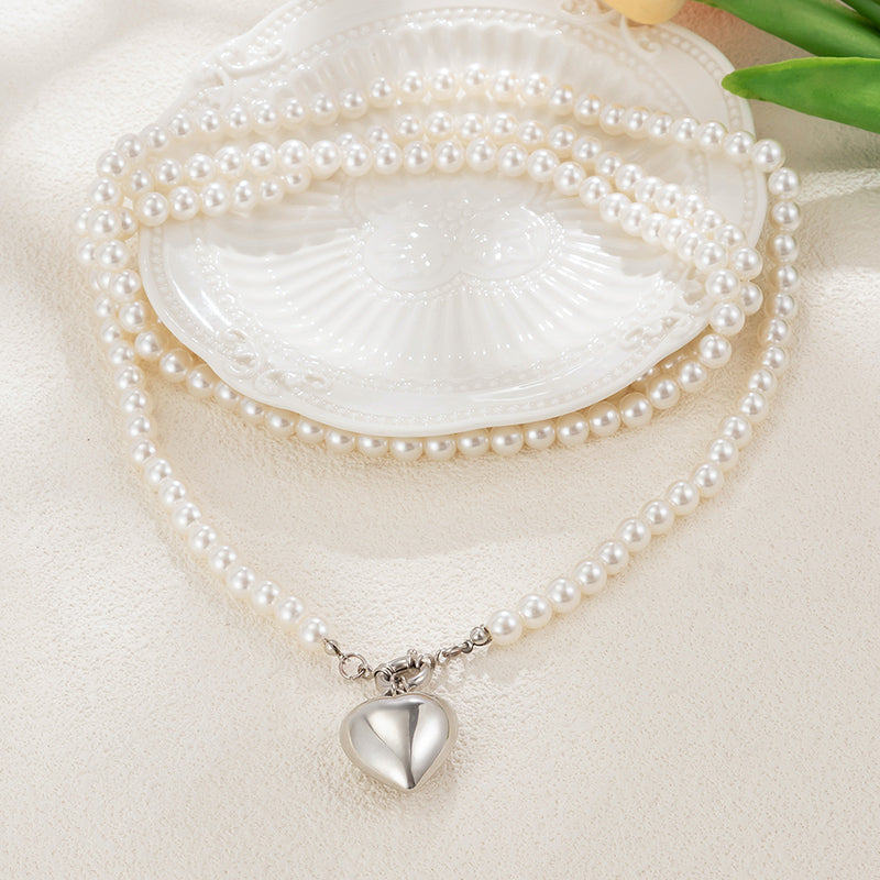 Collier multi-couches cœur et perles élégant